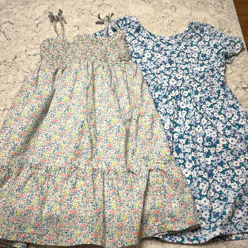 A lot of 2 beautiful gap dresses. Size 4-5. EUC.